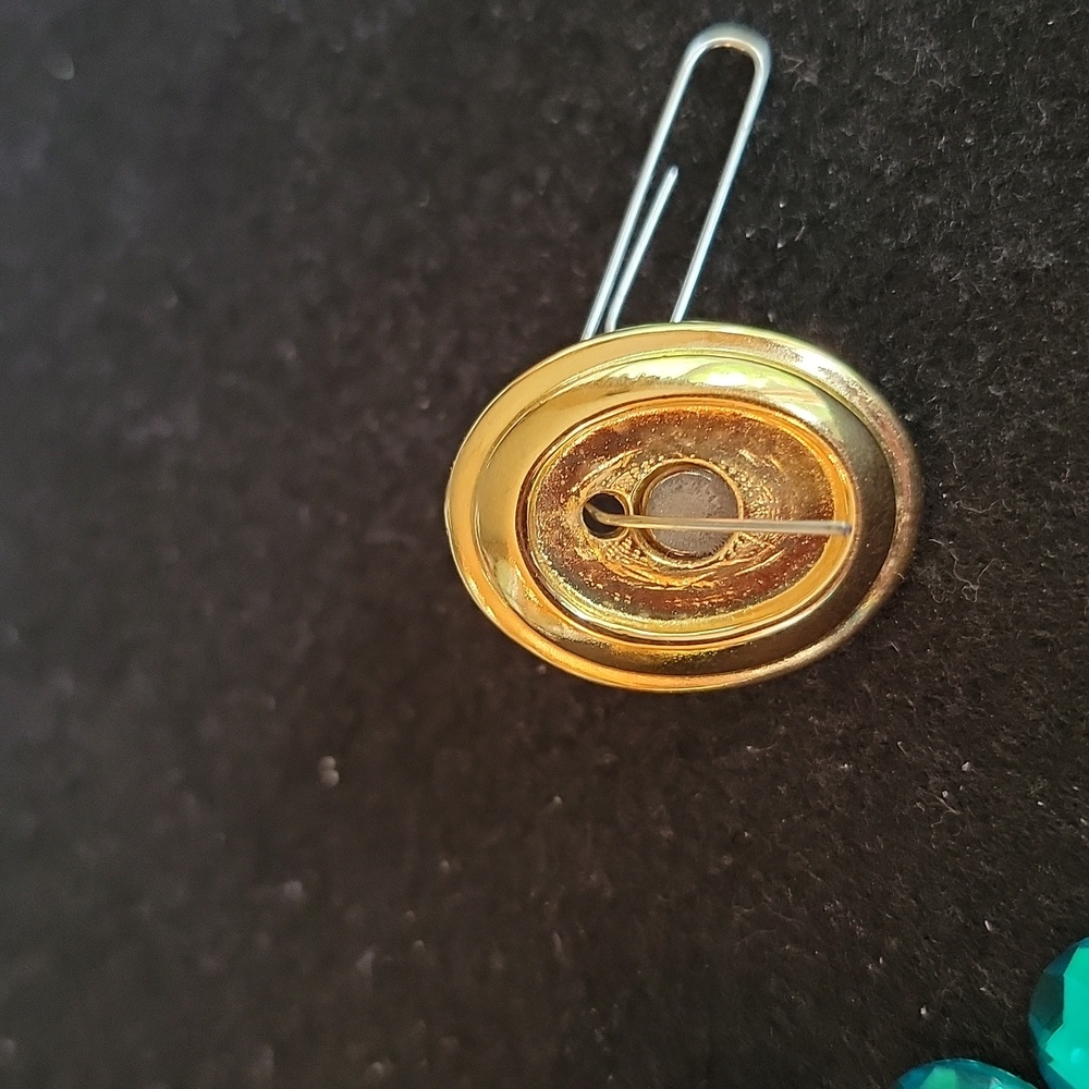 VINTAGE Premier Designs Goldtone Clip Earrings - Picture 2 of 4